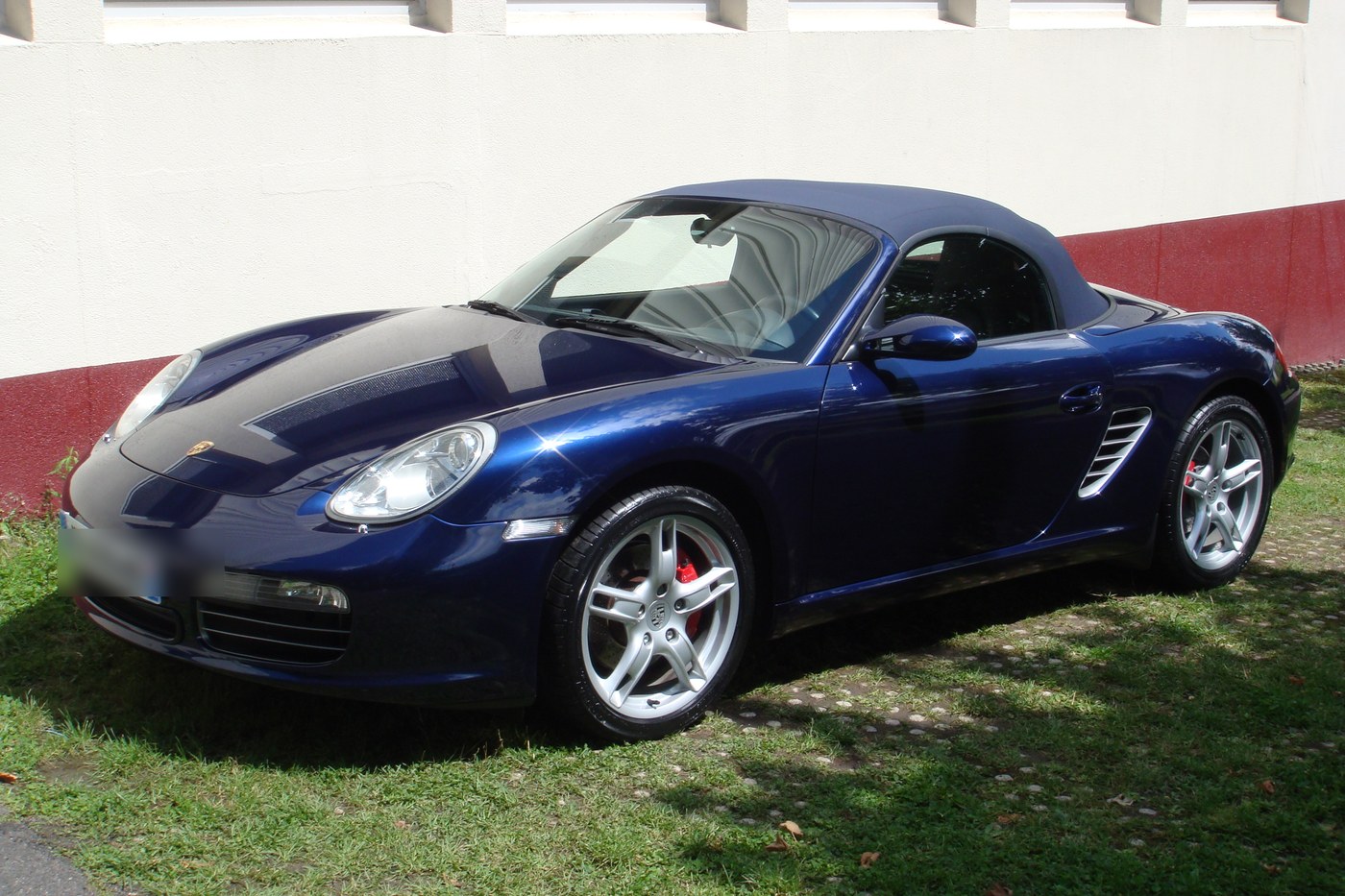 Porsche Boxster 987 S bleu nuit de trois quarts avant