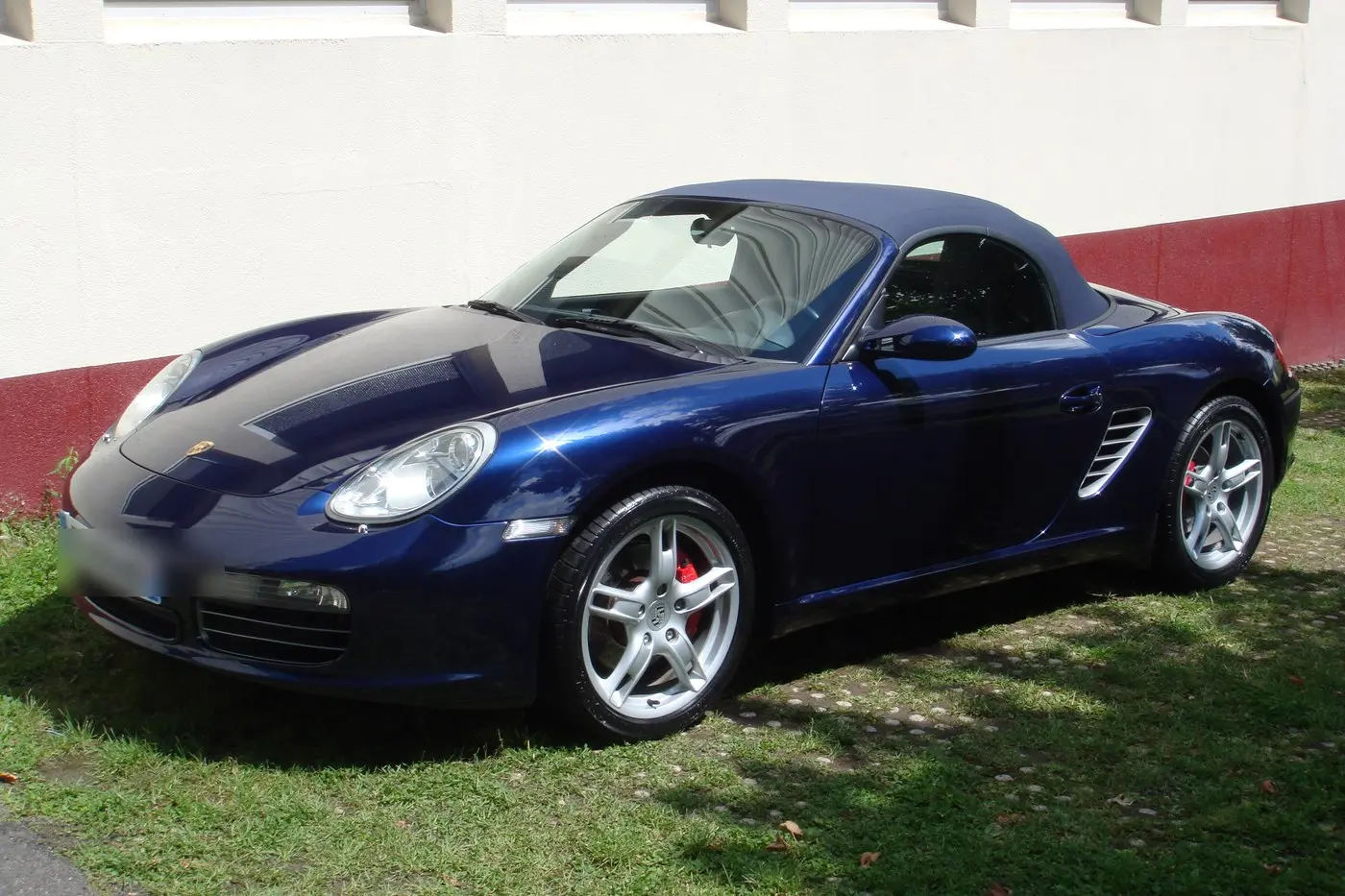Porsche Boxster 987 S bleu nuit de trois quarts avant